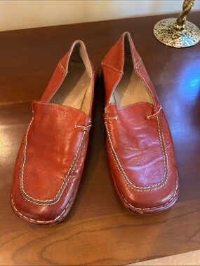 Leather Slip-On Loafers by Elle in Burnt Orange. Unisex size 41 (M 8/W10)